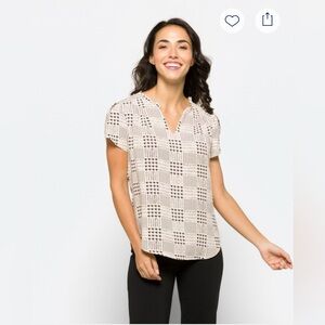 41 Hawthorn Tiffany tulip sleeve blouse. Size large